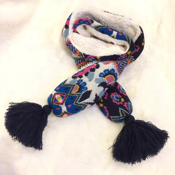 Muk Luks Extra Long Scarf - Picture 2 of 4